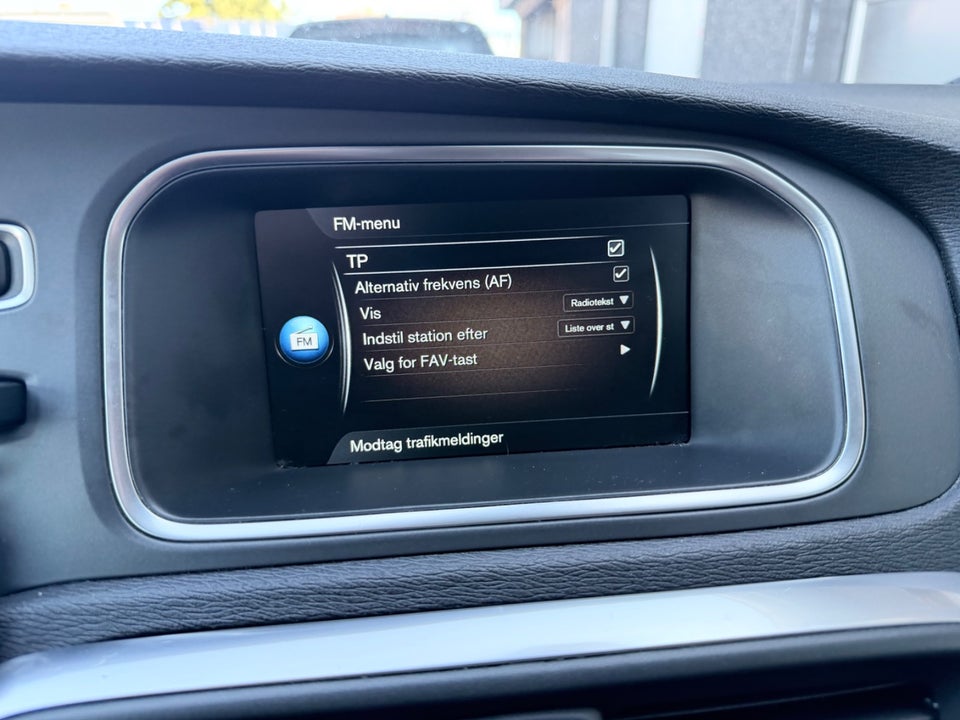 Volvo V40 CC 1,6 D2 115 Momentum 5d