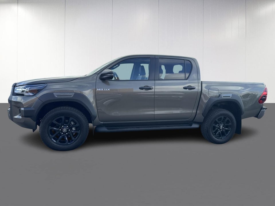 Toyota HiLux 2,8 D T4 Invincible Db.Kab aut. 4d