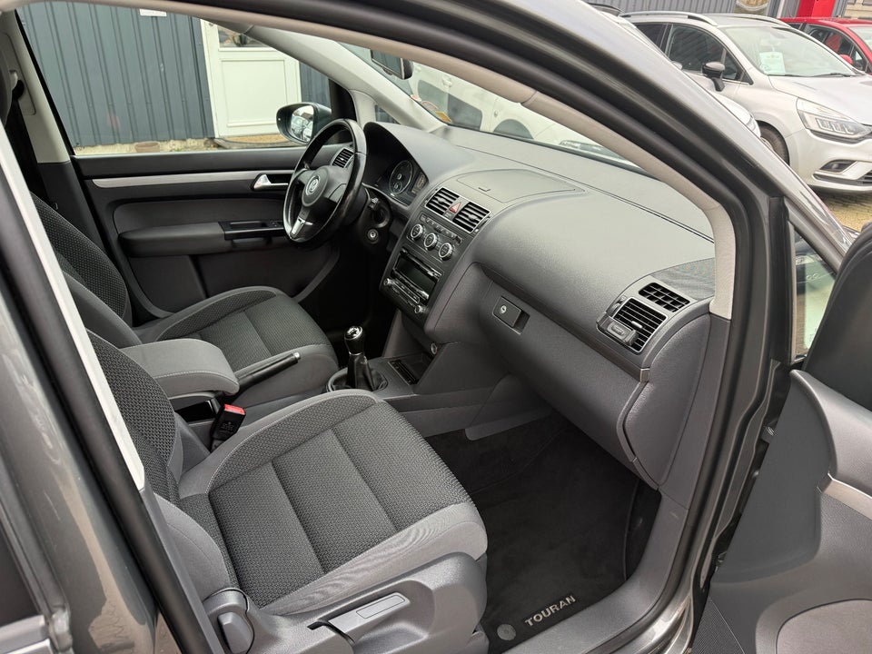 VW Touran 1,6 TDi 105 Comfortline BMT 7prs 5d