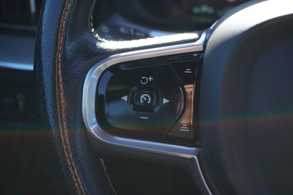 Volvo XC60 2,0 T8 407 R-Design aut. AWD 5d