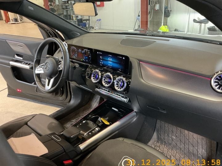 Mercedes EQA350 4Matic 5d