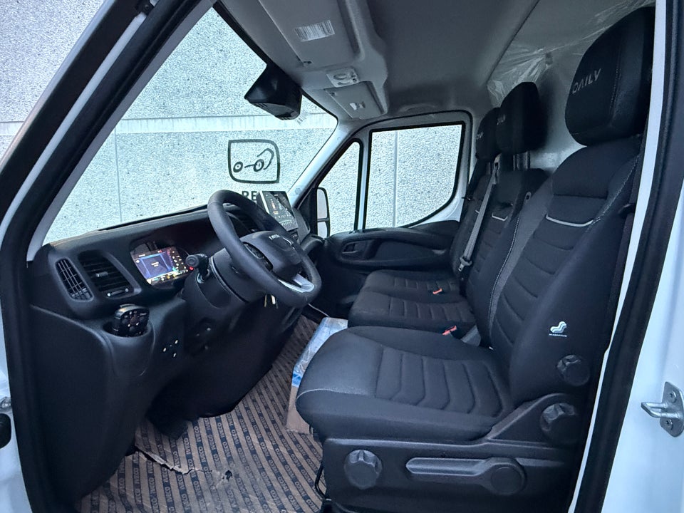 Iveco Daily 3,0 35S18 4100mm Box m/lift AG8