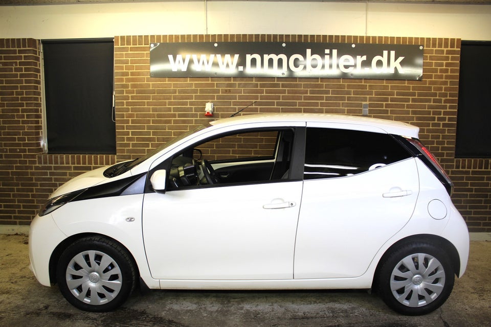 Toyota Aygo 1,0 VVT-i x-play x-touch 5d