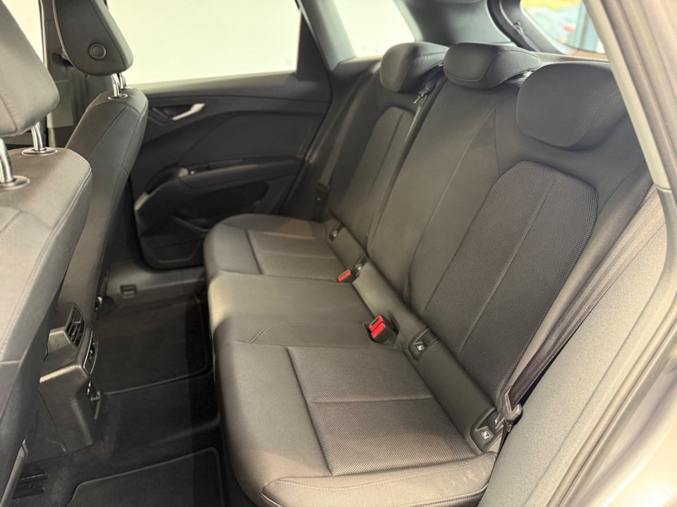 Audi Q4 e-tron 40  5d