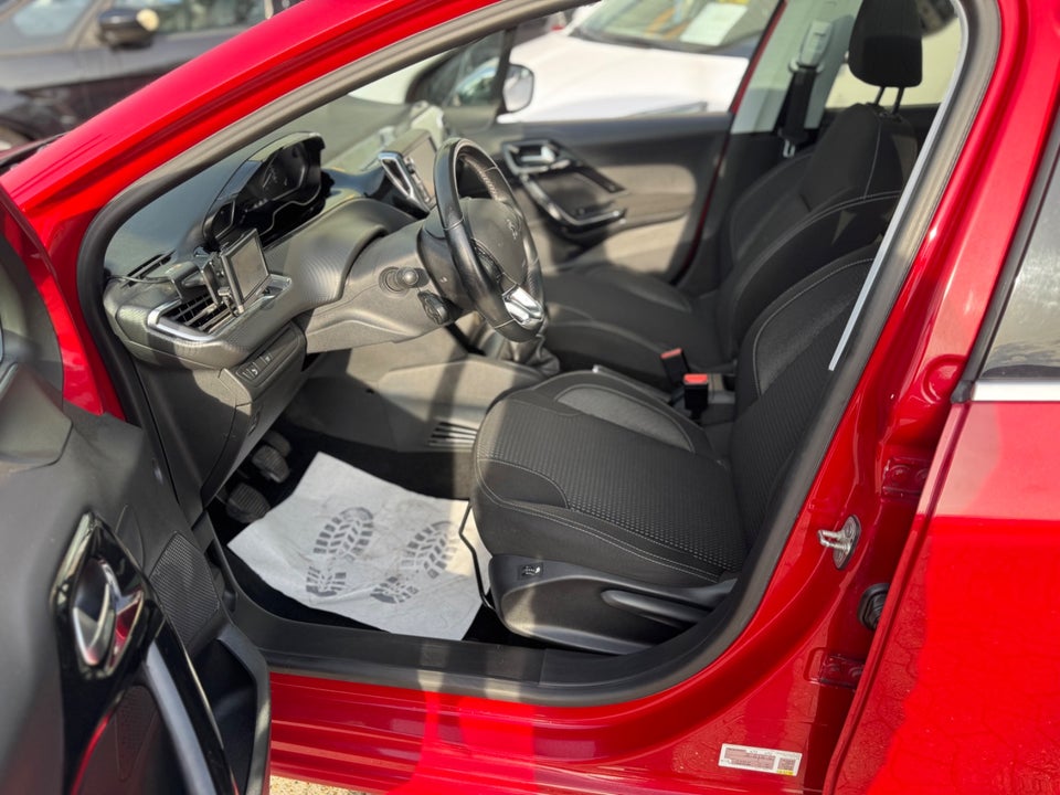 Peugeot 208 1,6 BlueHDi 100 Allure Sky 5d