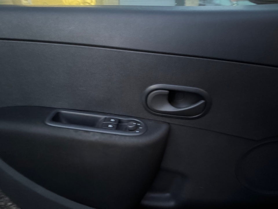 Renault Clio III 1,2 16V Authentique BeatUp aut. 5d