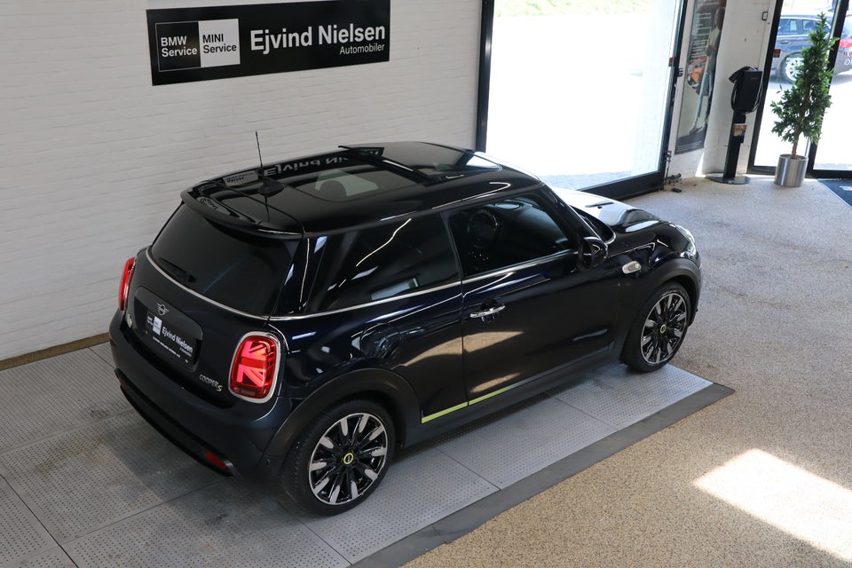 MINI Cooper SE Greenwich 3d