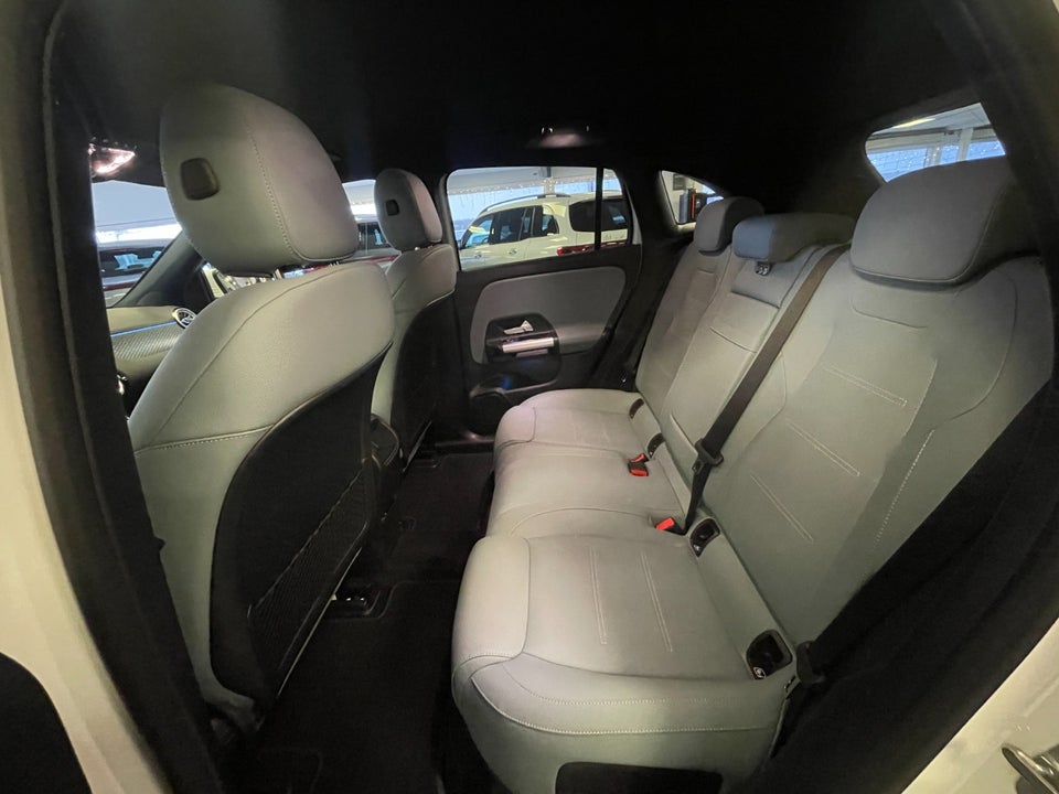 Mercedes EQA350 4Matic 5d