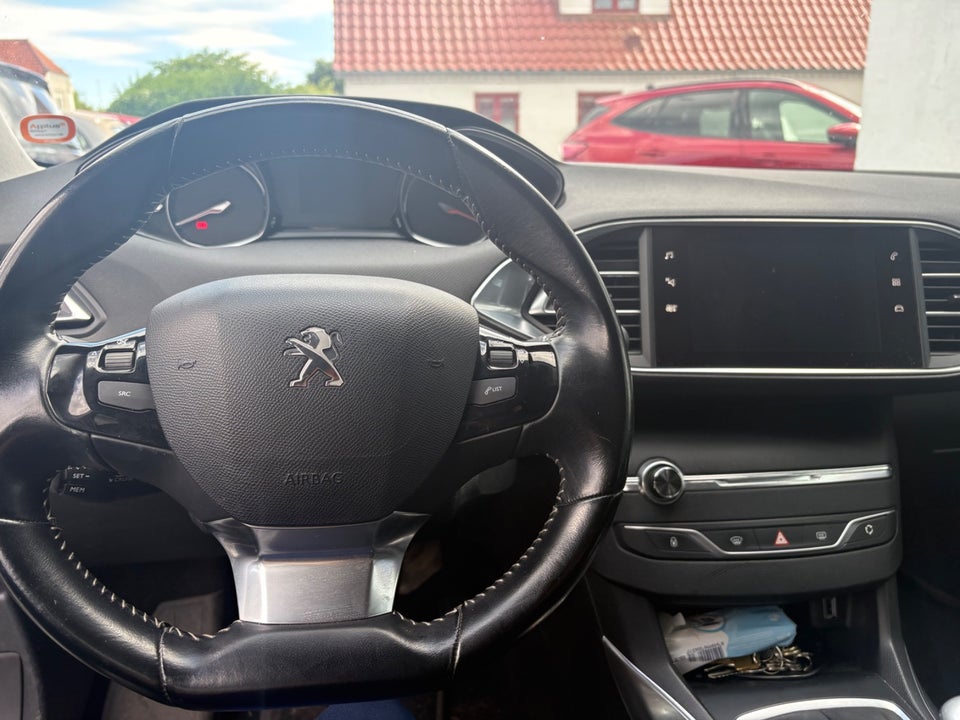 Peugeot 308 1,2 e-THP 130 Active SW 5d