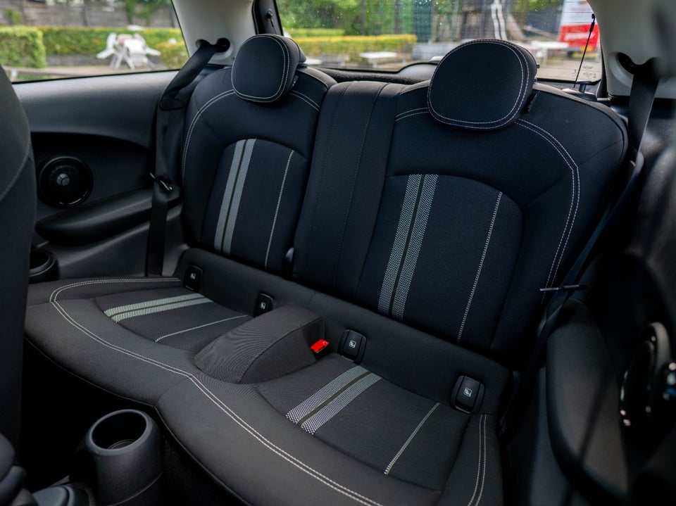 MINI Cooper SE Essential 3d