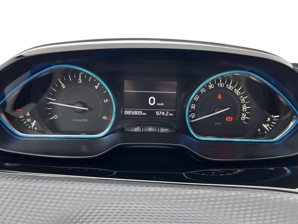 Peugeot 2008 1,6 BlueHDi 100 Allure Sky 5d