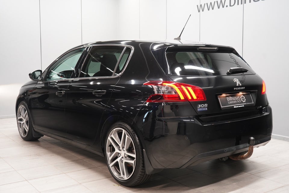 Peugeot 308 1,2 e-THP 130 Allure Sky 5d