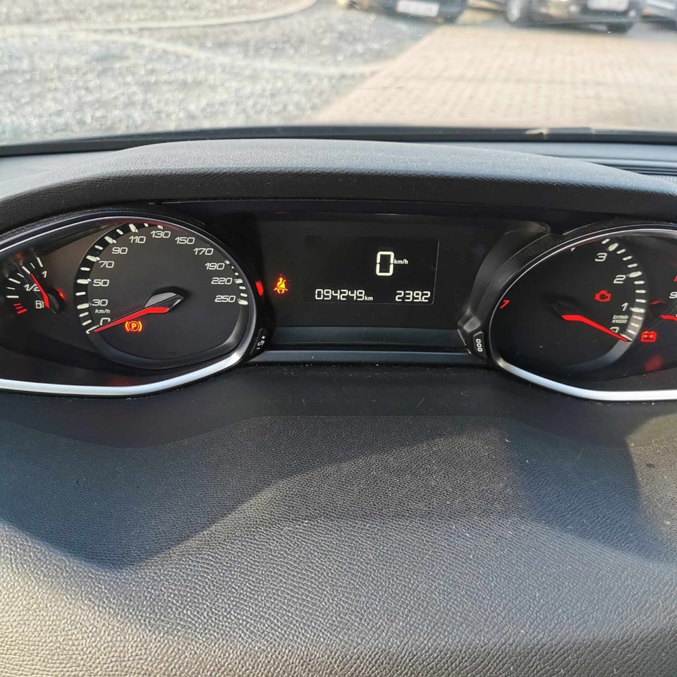 Peugeot 308 1,2 VTi 82 Active 5d