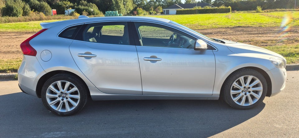 Volvo V40 2,0 D4 190 Momentum 5d