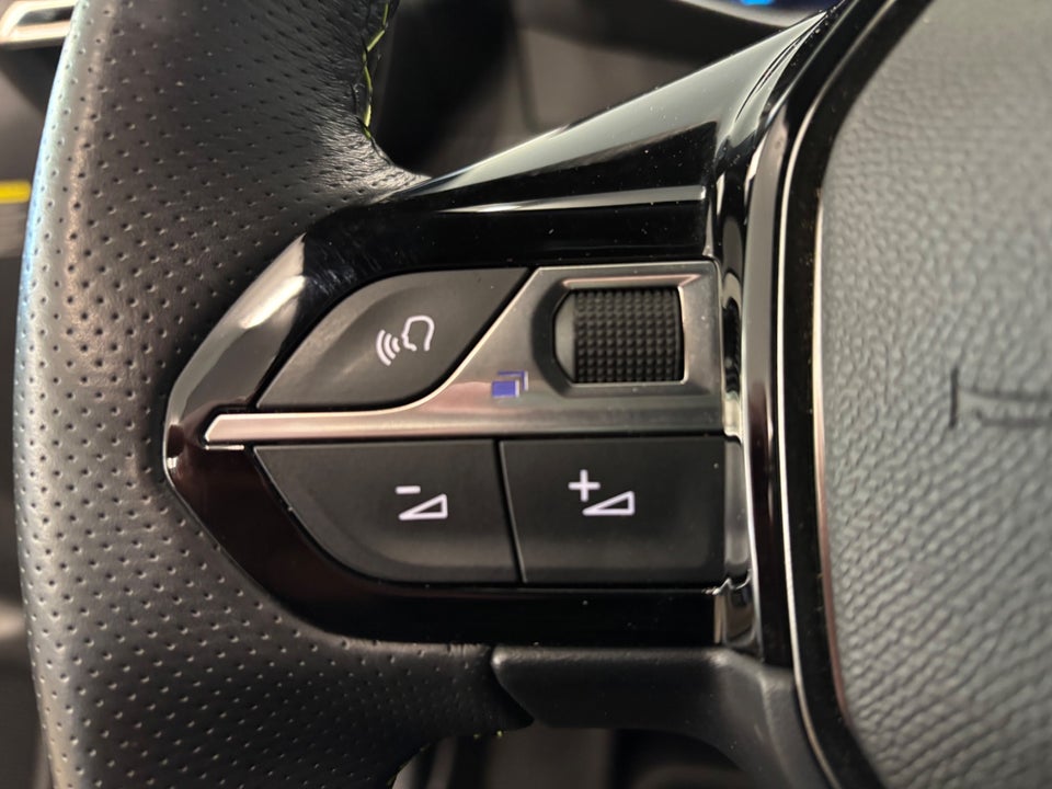 Peugeot e-2008 50 GT 5d