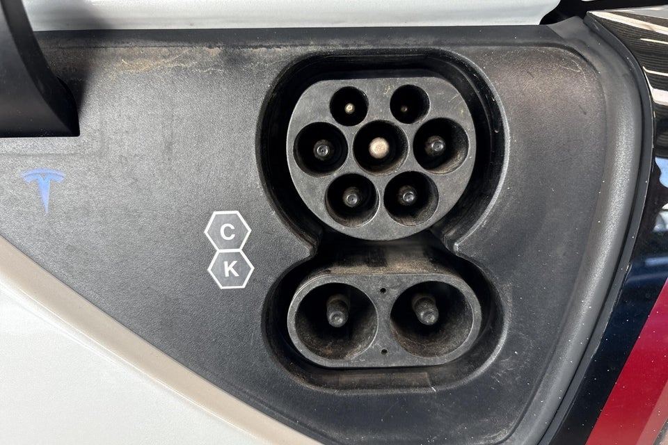 Tesla Model Y Long Range AWD 5d
