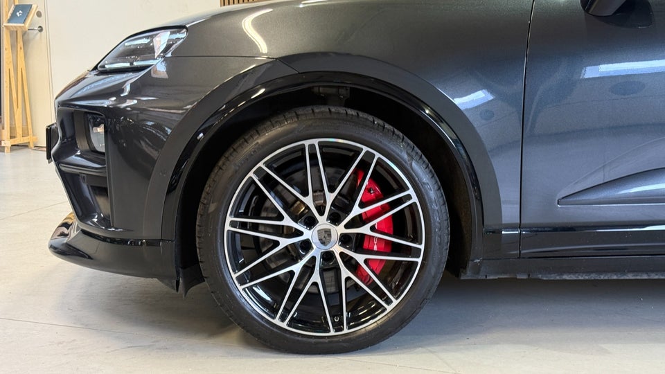 Porsche Macan Turbo 5d