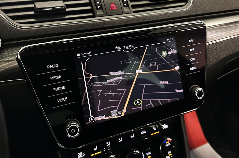 Skoda Superb 1,4 TSi iV Business Executive Combi DSG 5d