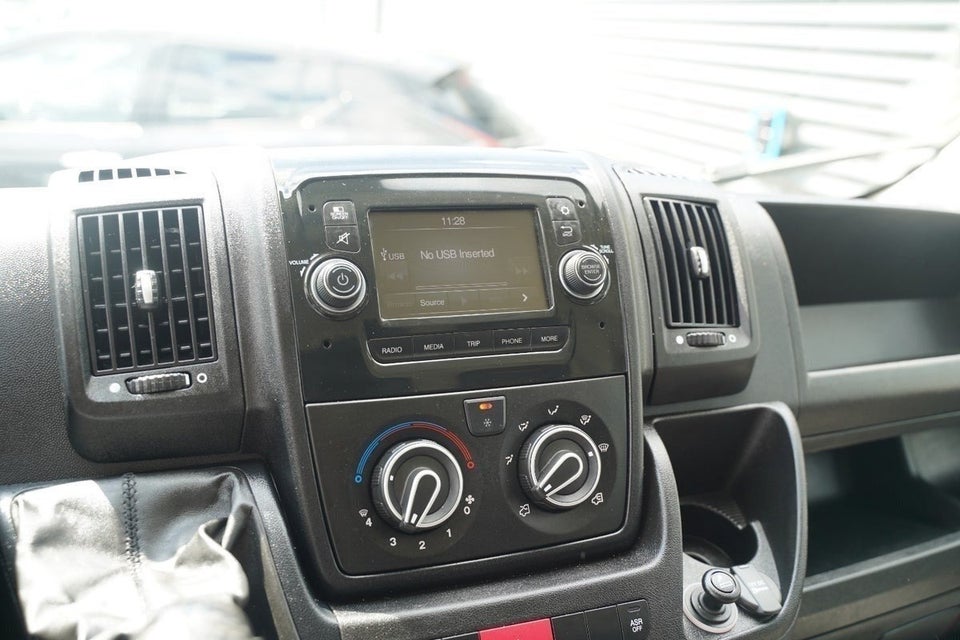 Peugeot Boxer 333 2,0 BlueHDi 130 L3H2 Premium+