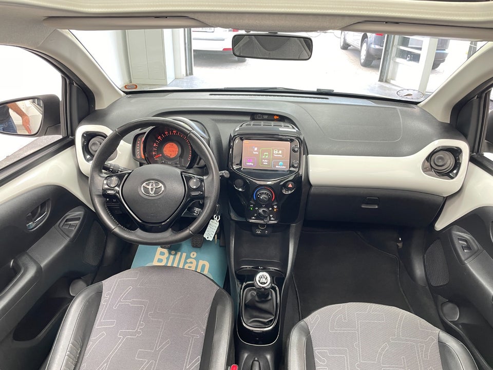 Toyota Aygo 1,0 VVT-i x-wave Sky 5d