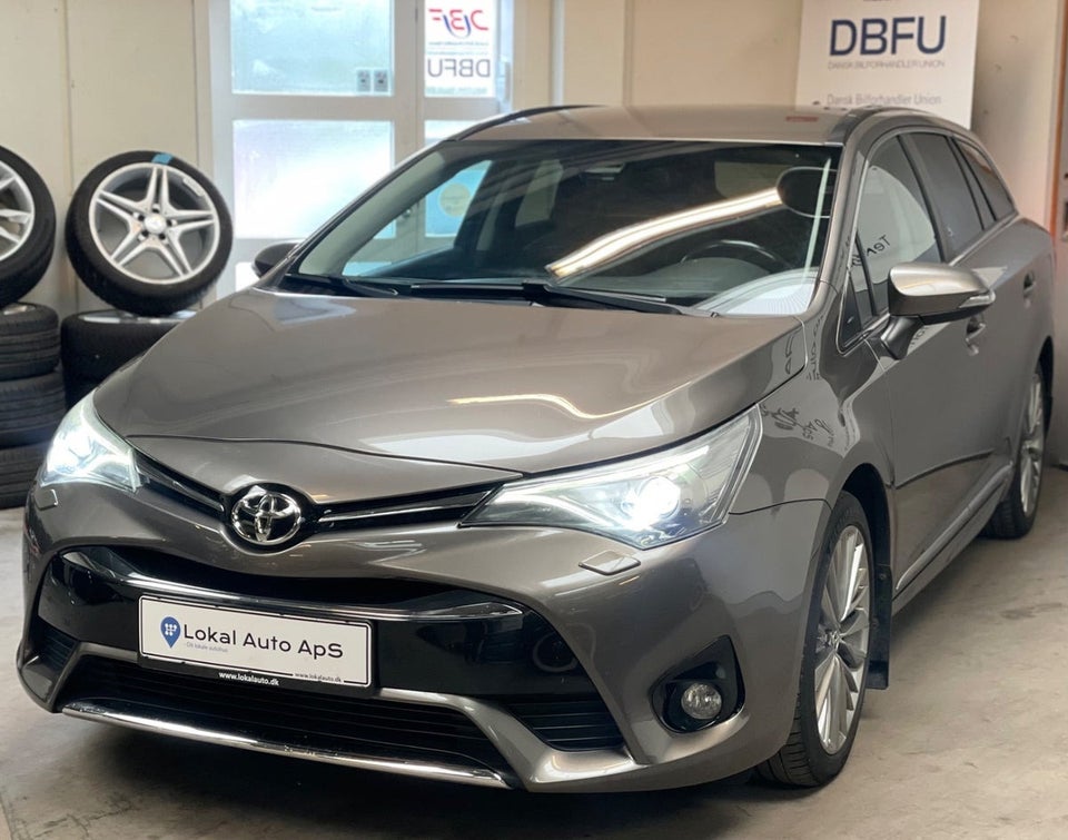 Toyota Avensis 1,8 VVT-i T2 Premium Touring Sports 5d