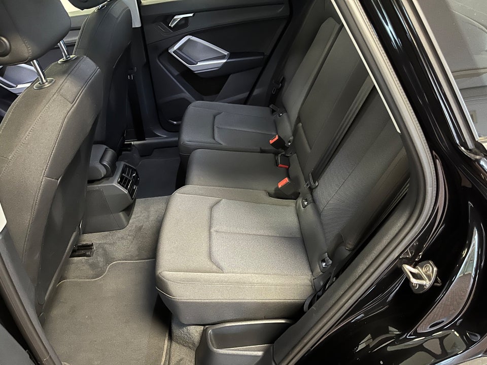 Audi Q3 45 TFSi e Attitude plus S-tr. 5d