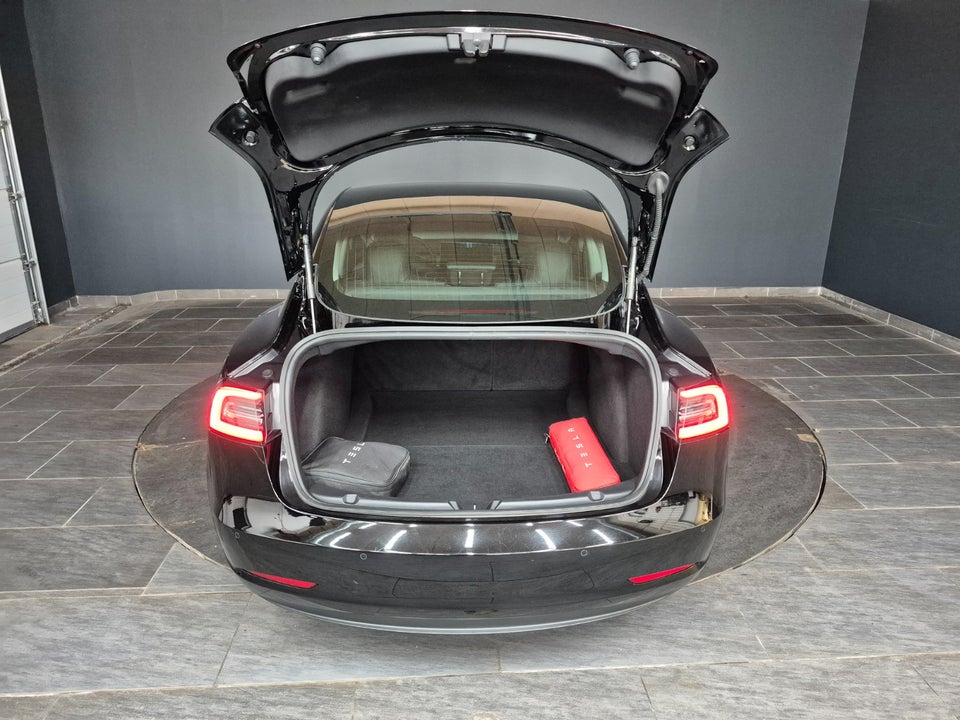 Tesla Model 3 Standard Range+ RWD 4d