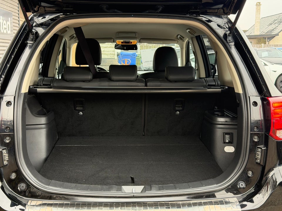 Mitsubishi Outlander 2,4 PHEV Invite CVT 4WD 5d