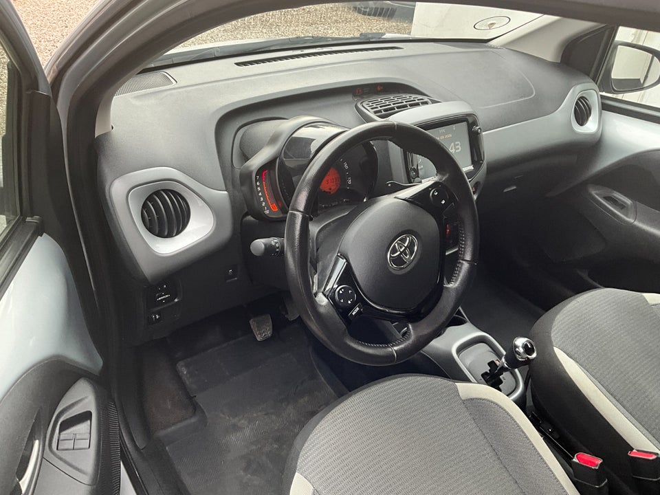 Toyota Aygo 1,0 VVT-i x-pose x-shift 5d