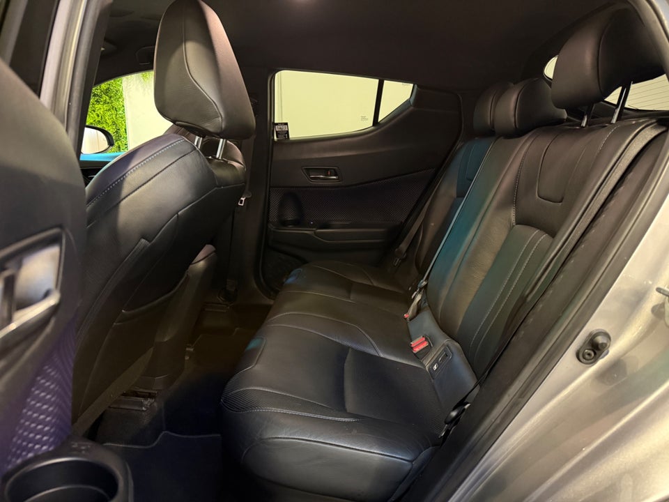 Toyota C-HR 1,8 Hybrid Premium Selected CVT 5d