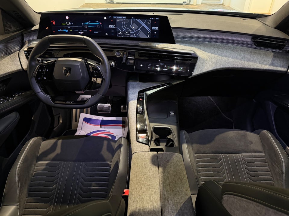 Peugeot e-3008 77 GT 5d