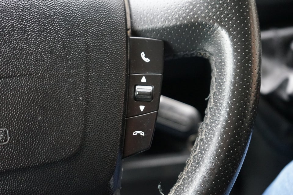 Peugeot Boxer 333 2,2 BlueHDi 140 L2H2 Premium