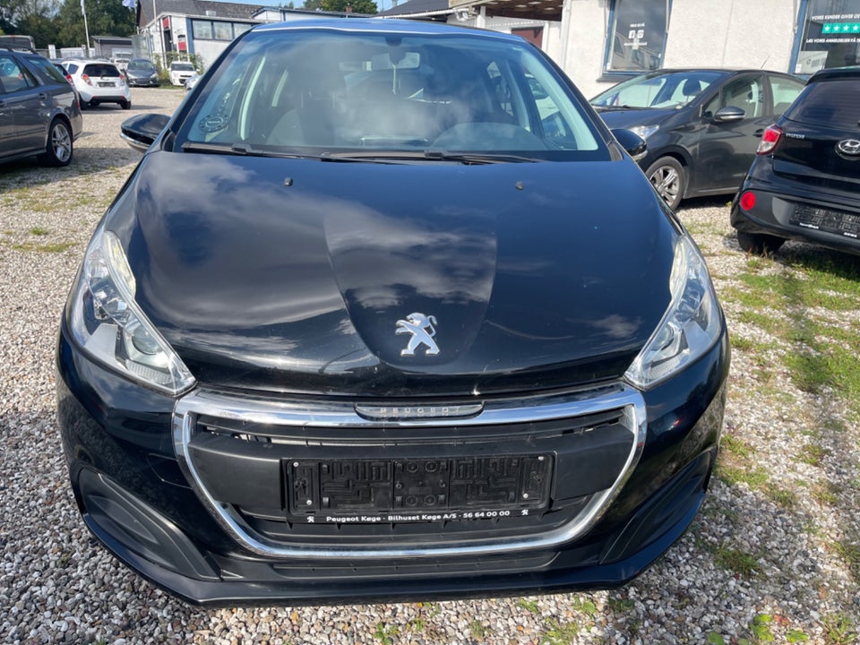 Peugeot 208 1,2 VTi 82 Envy Sky 5d