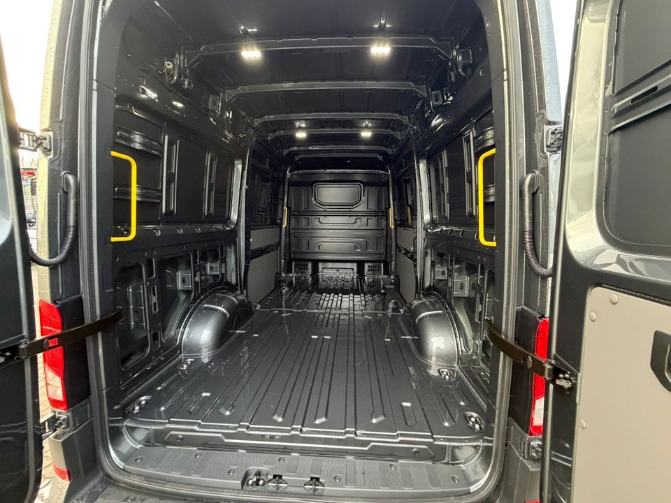 MAN TGE 2,0 3.160 Kassevogn L3H3 aut. RWD