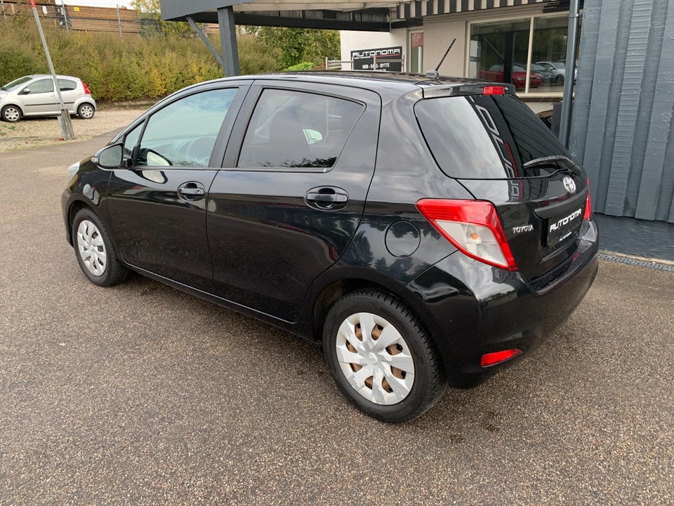 Toyota Yaris 1,0 VVT-i T1 5d