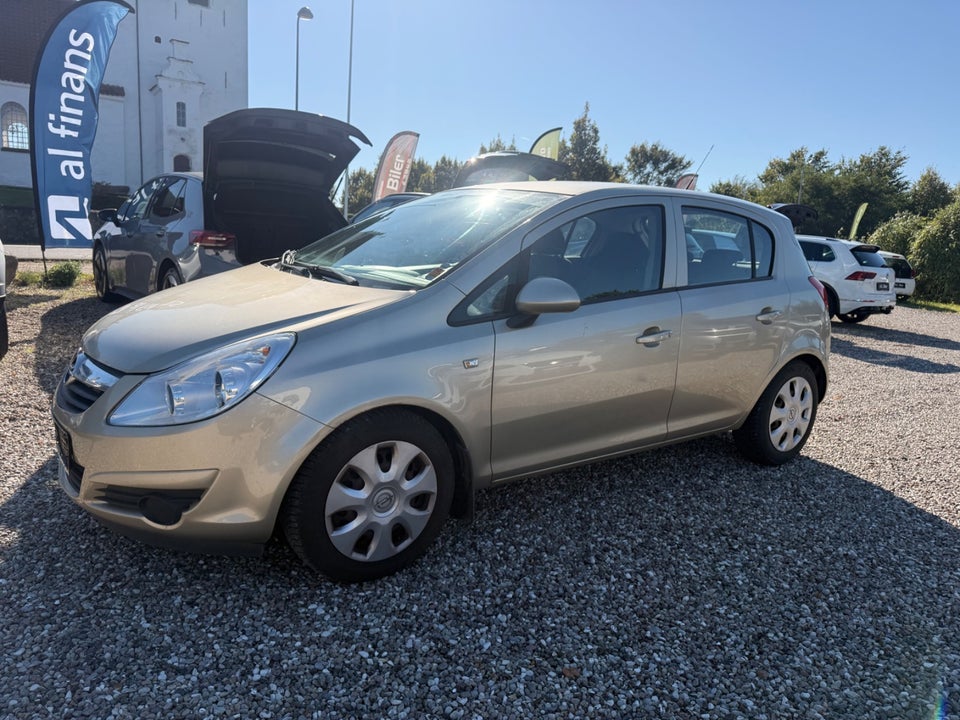Opel Corsa 1,2 16V Essentia 5d