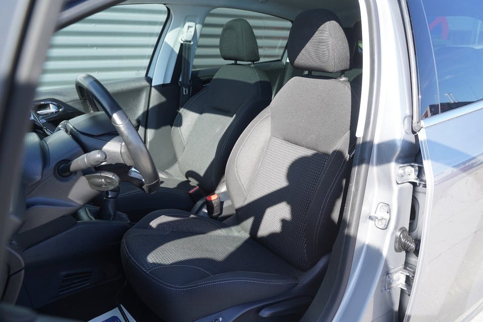 Peugeot 208 1,5 BlueHDi 100 Allure Sky 5d