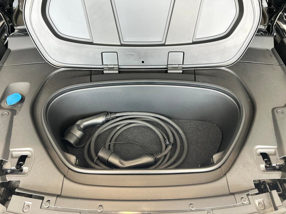 Volvo EX40 Standard Range Plus 5d