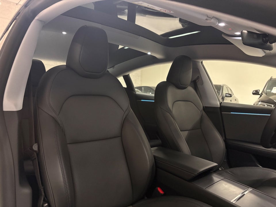 Tesla Model 3 RWD 4d