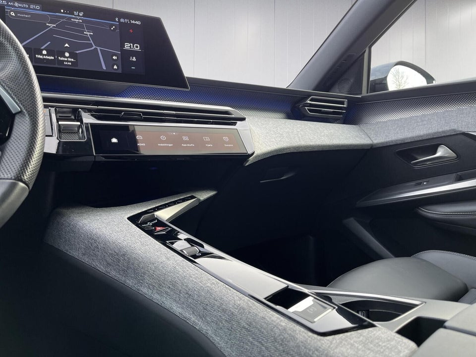 Peugeot e-3008 77 GT 5d