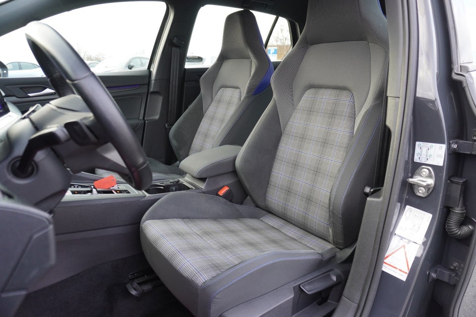 VW Golf VIII 1,4 GTE DSG 5d