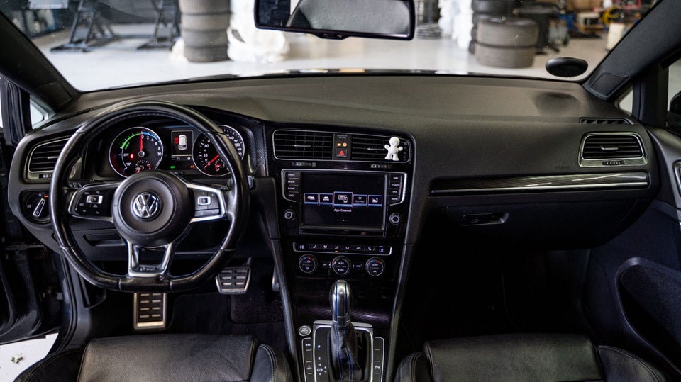VW Golf VII 1,4 GTE Highline DSG 5d