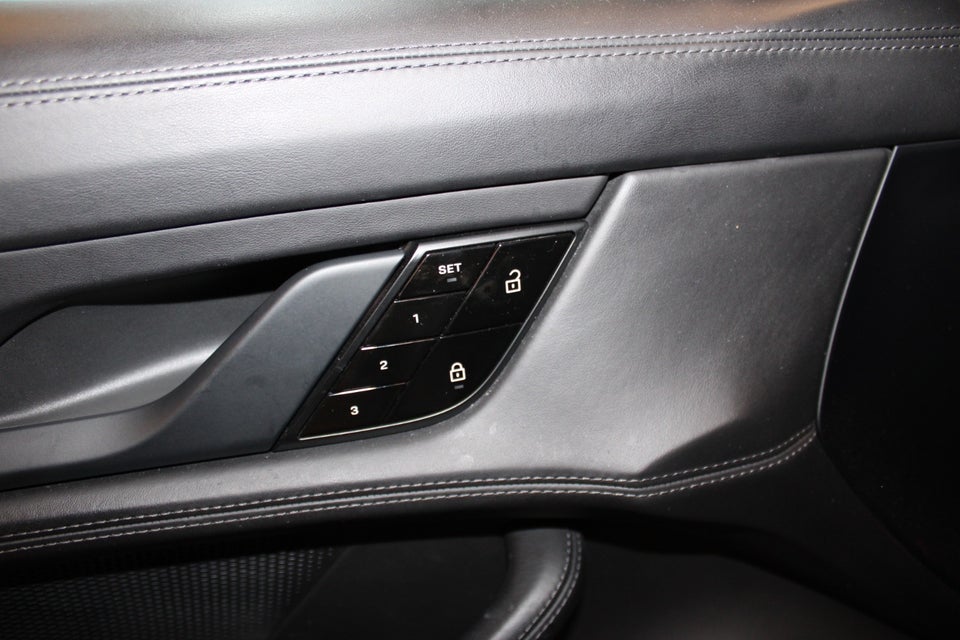 Porsche Taycan Performance+ 4d