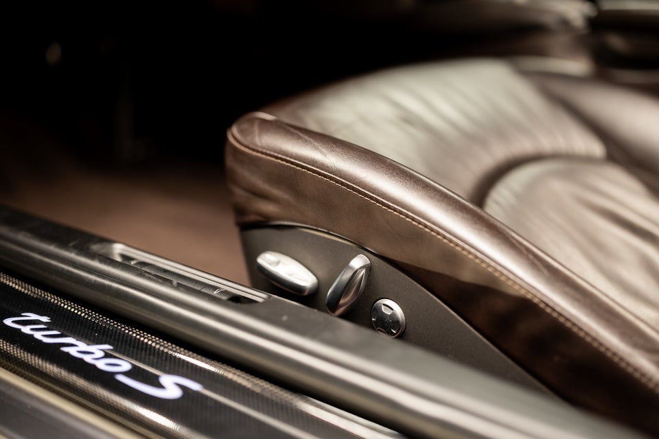 Porsche 911 Turbo S 3,8 Cabriolet PDK 2d