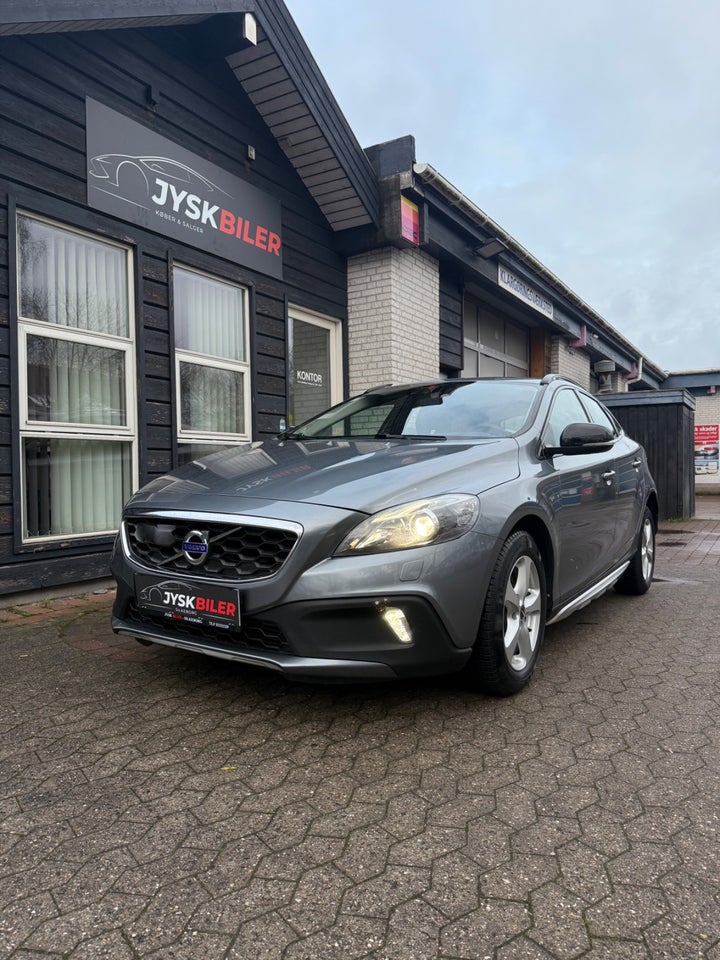 Volvo V40 CC 2,0 D4 190 Momentum aut. 5d