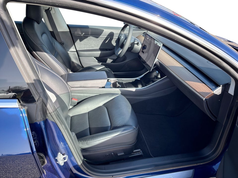 Tesla Model 3 Long Range AWD 4d