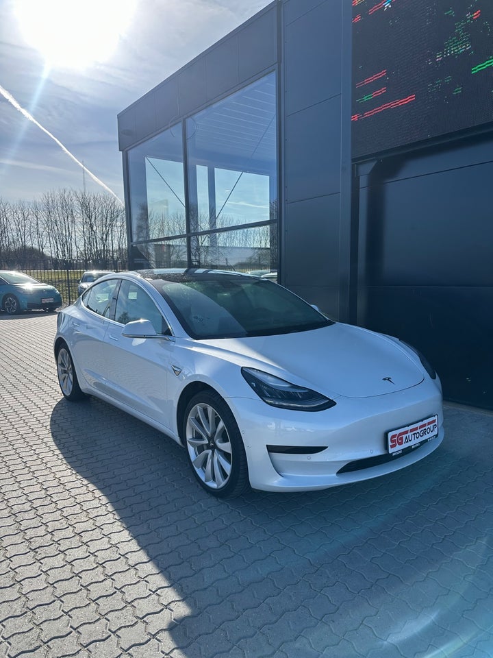 Tesla Model 3 Standard Range+ RWD 4d