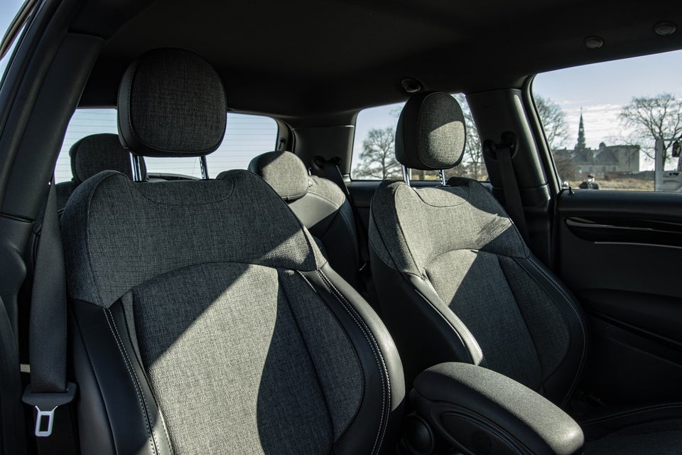 MINI Cooper SE Essential 3d