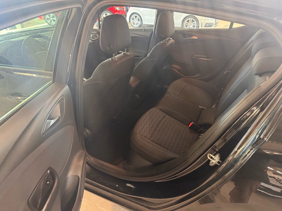 Opel Astra 1,6 CDTi 136 Dynamic aut. 5d