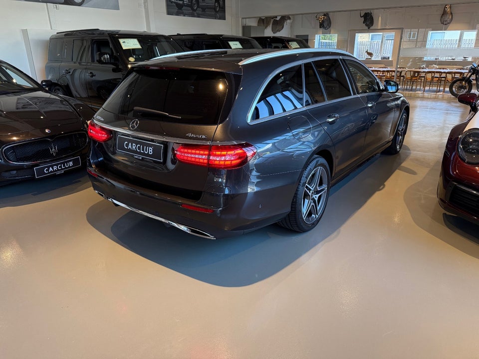 Mercedes E300 de 2,0 AMG Line stc. aut. 4Matic 5d